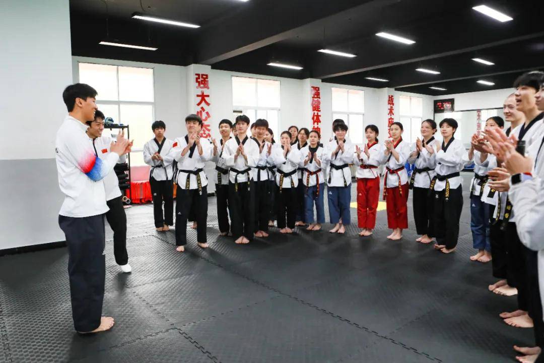 韩国世锦赛冠军走进我校，技术交流共燃校园创新活力