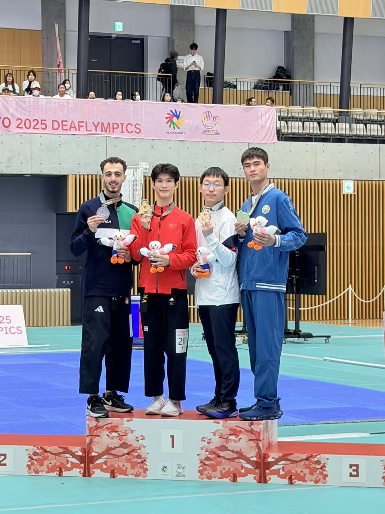 听障奥运会捷报：踢王决学子“踢”出历史性双金！